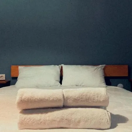 Convenient And Furnished Flat In Bayrakli Apartment *