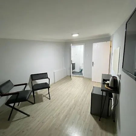 Apartment Convenient And Furnished Flat In Bayrakli